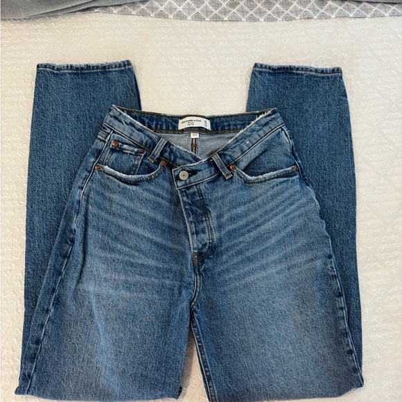 Abercrombie & Fitch Denim - Abercrombie & Fitch Dad High Rise Jeans